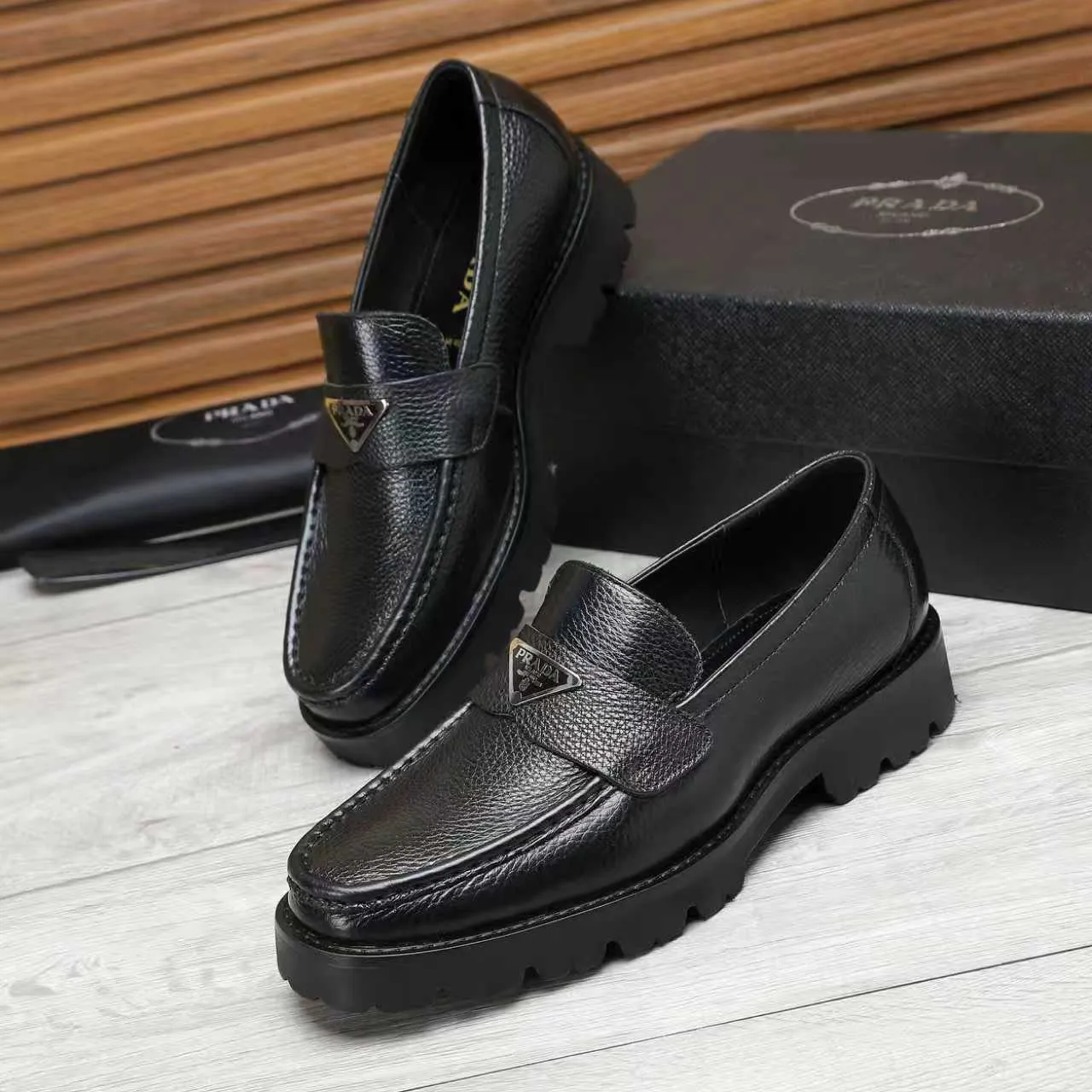 Men's shoes 💰540 💰💰🎩🎩【Prada】Counter 1:1⬆️original reproduction, absolute quality🆗original outsole, high-quality imported rubber, wear-resistant and non-slip, never degummed, upper material: imported first-layer cowhide➕anti-slip foam outsole, official website material, inner material: water-dyed leather lining, 6 colors available! Code number 38-45